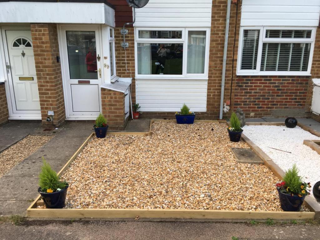 Kb99 Comfy 2 Bedroom House In Horsham, Pets Very Welcome With Easy Links To London And Gatwick Экстерьер фото