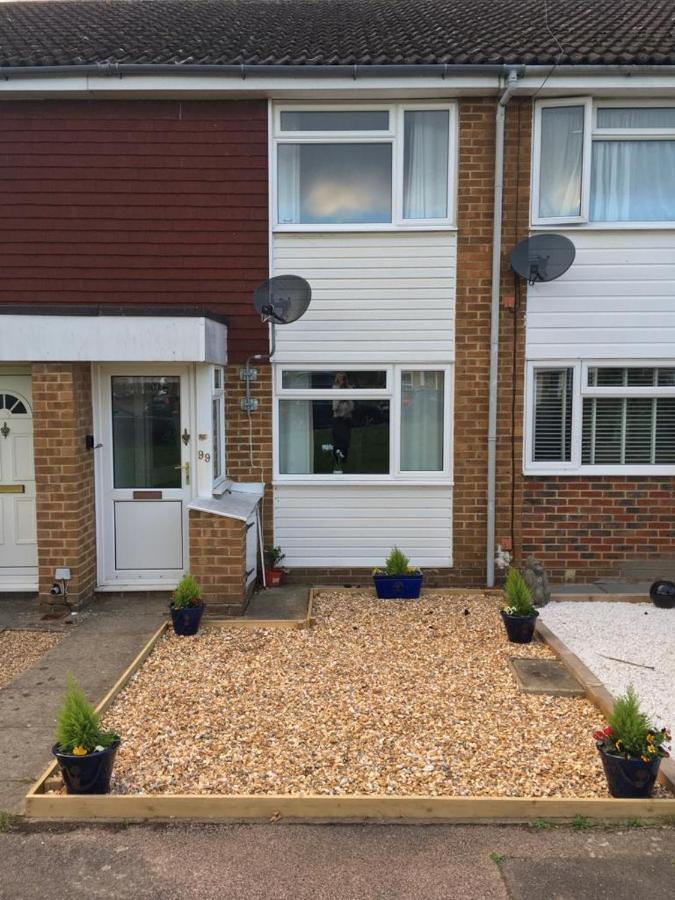 Kb99 Comfy 2 Bedroom House In Horsham, Pets Very Welcome With Easy Links To London And Gatwick Экстерьер фото